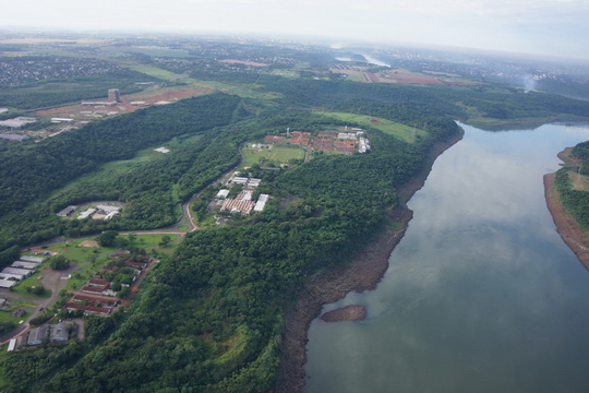 Instalaes auxiliares a margem esquerda (Brasil) de Itaipu